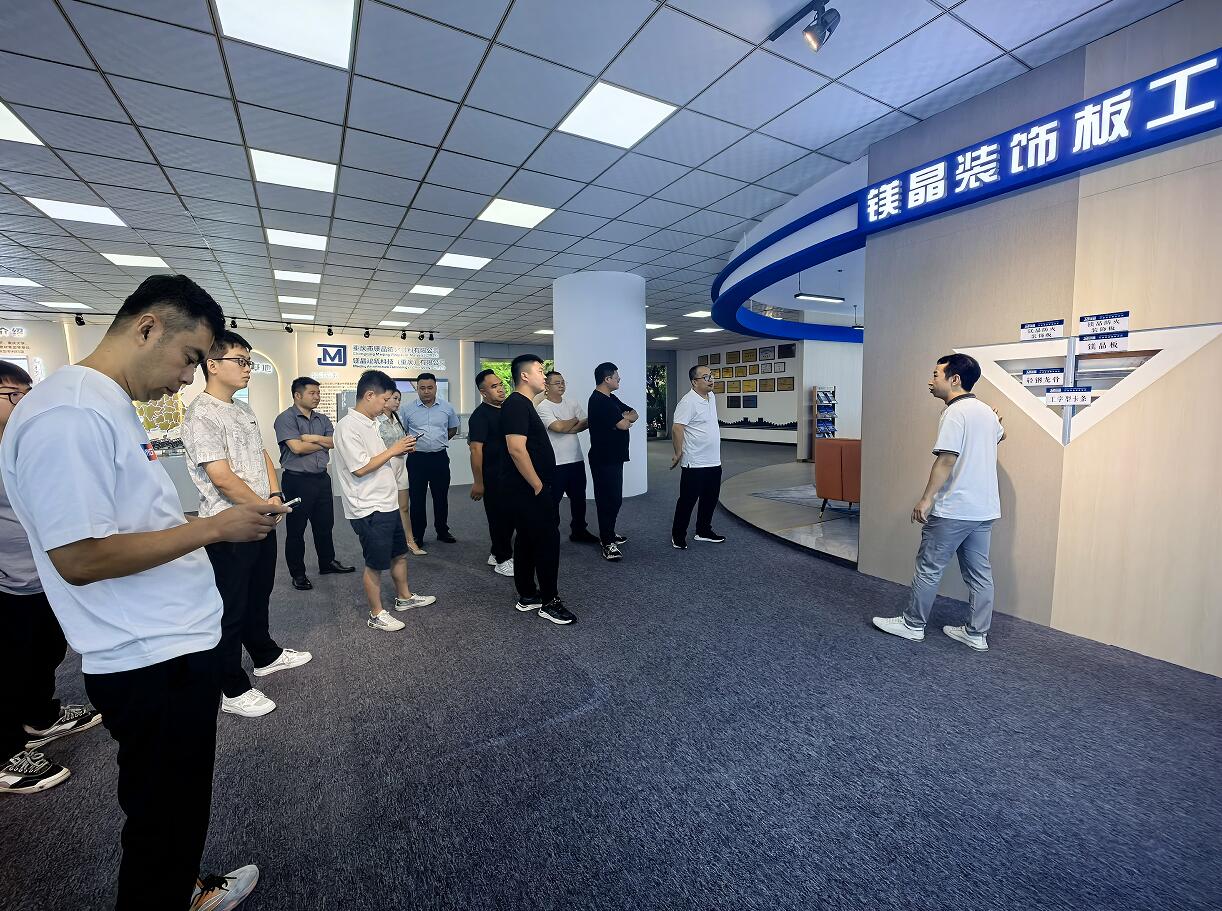 展廳參觀.jpg
